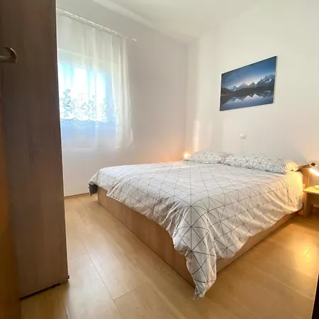 Brezovic Skrapavac - 40m From The *