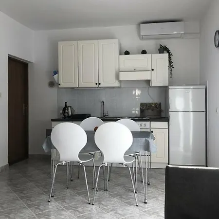 Apartment Brezovic Skrapavac - 40m From The